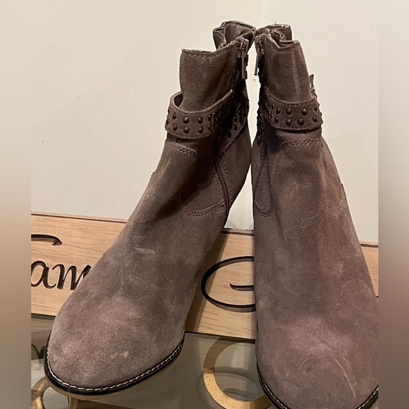 Tan leather booties - Picture 4 of 10